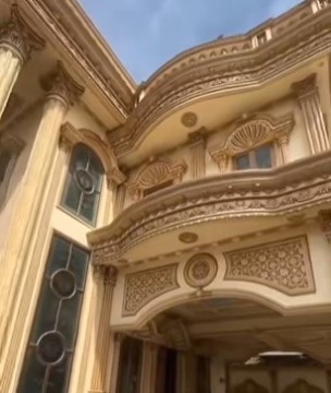 Rumah mewah Haji Sutar di OKI. (TikTok)